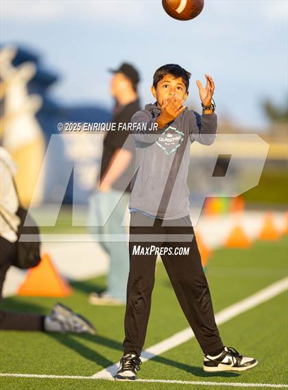 Thumbnail 1 in Claremont @ Los Osos photogallery.