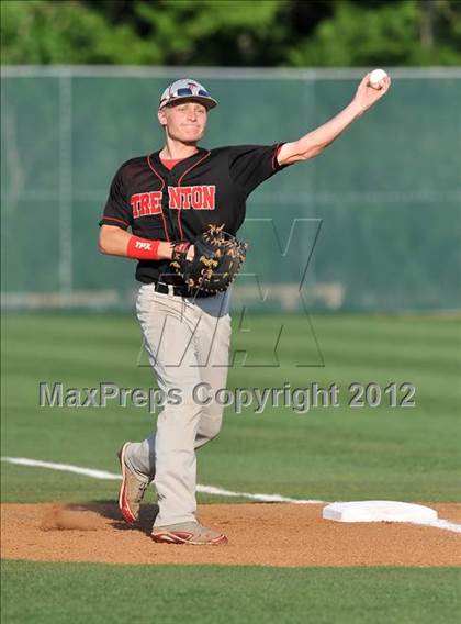 Thumbnail 1 in Wolfe City vs. Trenton (UIL 1A Region 2 Quarterfinal Playoff) photogallery.