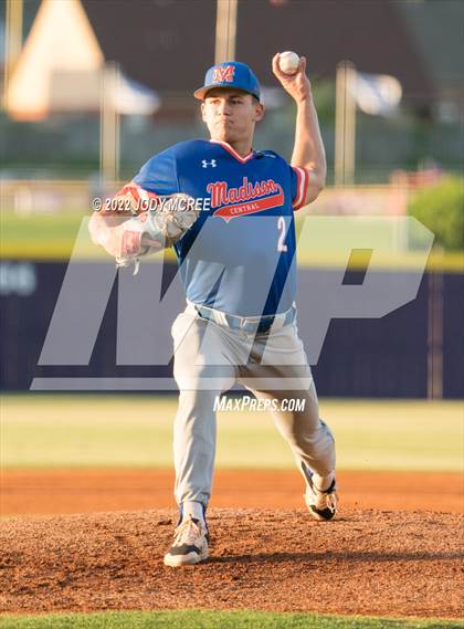 Thumbnail 3 in Madison Central vs. DeSoto Central photogallery.