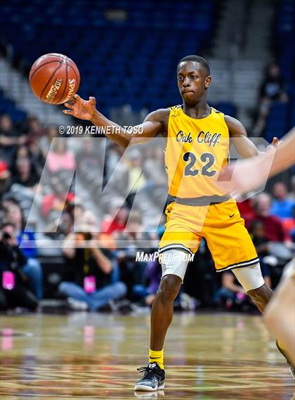 Thumbnail 2 in Liberty Hill vs. Oak Cliff Faith Family Academy (UIL 4A Final) photogallery.
