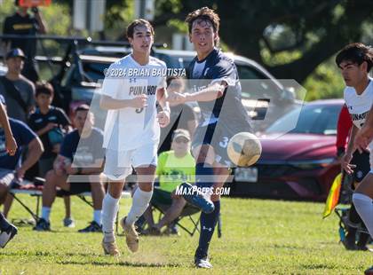 Thumbnail 2 in Waiakea vs. Punahou (HHSAA Division 1 Quarterfinal) photogallery.