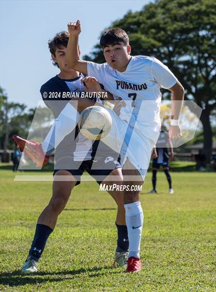 Thumbnail 1 in Waiakea vs. Punahou (HHSAA Division 1 Quarterfinal) photogallery.