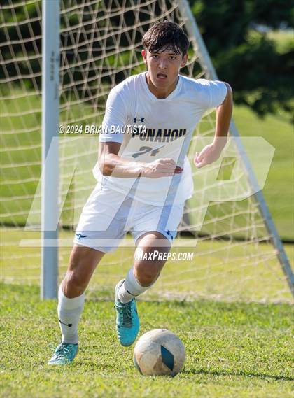 Thumbnail 3 in Waiakea vs. Punahou (HHSAA Division 1 Quarterfinal) photogallery.