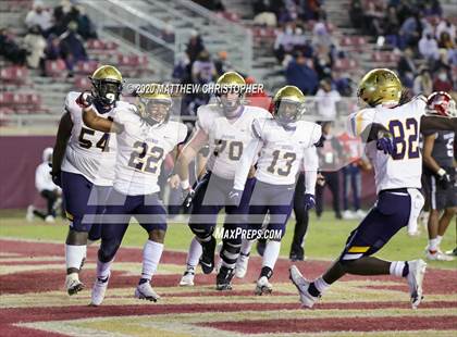 Thumbnail 1 in St. Thomas Aquinas vs. Edgewater (FHSAA 7A State Final) photogallery.