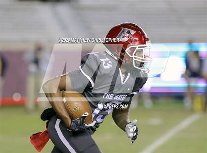 Thumbnail 2 in St. Thomas Aquinas vs. Edgewater (FHSAA 7A State Final) photogallery.