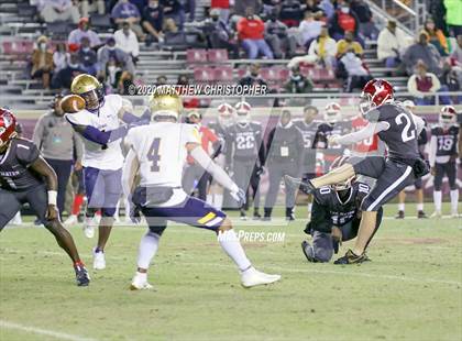 Thumbnail 1 in St. Thomas Aquinas vs. Edgewater (FHSAA 7A State Final) photogallery.
