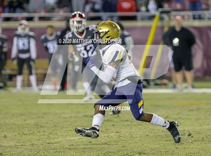 Thumbnail 2 in St. Thomas Aquinas vs. Edgewater (FHSAA 7A State Final) photogallery.