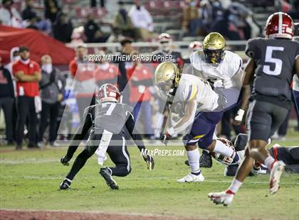 Thumbnail 1 in St. Thomas Aquinas vs. Edgewater (FHSAA 7A State Final) photogallery.