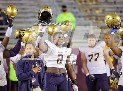Thumbnail 3 in St. Thomas Aquinas vs. Edgewater (FHSAA 7A State Final) photogallery.
