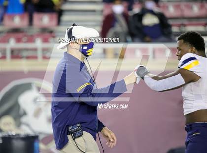 Thumbnail 2 in St. Thomas Aquinas vs. Edgewater (FHSAA 7A State Final) photogallery.