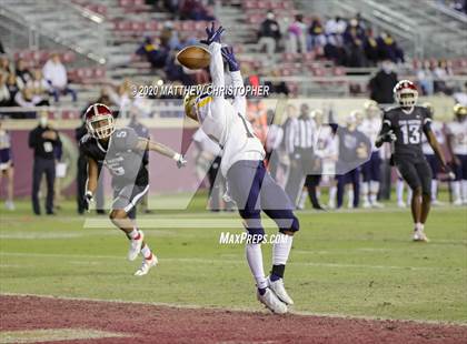 Thumbnail 3 in St. Thomas Aquinas vs. Edgewater (FHSAA 7A State Final) photogallery.