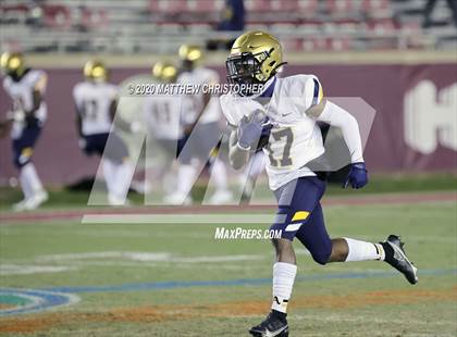 Thumbnail 1 in St. Thomas Aquinas vs. Edgewater (FHSAA 7A State Final) photogallery.