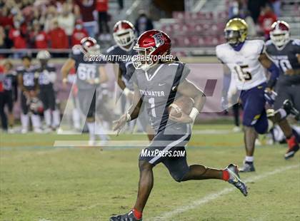 Thumbnail 3 in St. Thomas Aquinas vs. Edgewater (FHSAA 7A State Final) photogallery.