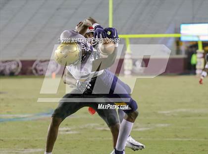 Thumbnail 3 in St. Thomas Aquinas vs. Edgewater (FHSAA 7A State Final) photogallery.