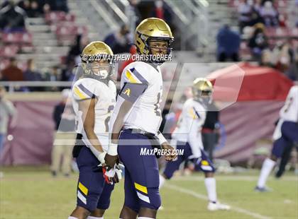 Thumbnail 3 in St. Thomas Aquinas vs. Edgewater (FHSAA 7A State Final) photogallery.
