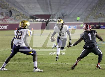 Thumbnail 1 in St. Thomas Aquinas vs. Edgewater (FHSAA 7A State Final) photogallery.