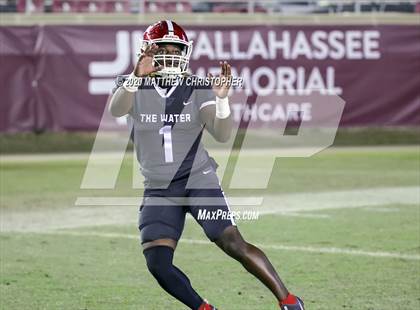 Thumbnail 2 in St. Thomas Aquinas vs. Edgewater (FHSAA 7A State Final) photogallery.