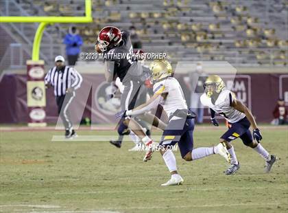 Thumbnail 2 in St. Thomas Aquinas vs. Edgewater (FHSAA 7A State Final) photogallery.