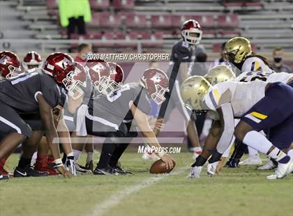 Thumbnail 1 in St. Thomas Aquinas vs. Edgewater (FHSAA 7A State Final) photogallery.