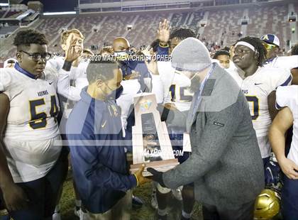 Thumbnail 2 in St. Thomas Aquinas vs. Edgewater (FHSAA 7A State Final) photogallery.
