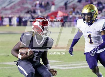 Thumbnail 3 in St. Thomas Aquinas vs. Edgewater (FHSAA 7A State Final) photogallery.