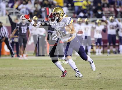 Thumbnail 3 in St. Thomas Aquinas vs. Edgewater (FHSAA 7A State Final) photogallery.