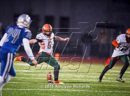 Thumbnail 2 in LaConner vs. Morton/White Pass (WIAA 2B 1st Round) photogallery.