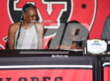 Thumbnail 1 in Antelope Valley (Team & Individuals/ Kayla Taylor Signing) <B>Not T & I</B> photogallery.