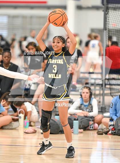 Thumbnail 3 in Cibola vs. Flowing Wells (Section 7) photogallery.