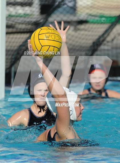 Thumbnail 2 in Newport Harbor vs. Carlsbad (Newport Holiday Cup) photogallery.