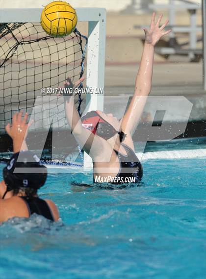 Thumbnail 2 in Newport Harbor vs. Carlsbad (Newport Holiday Cup) photogallery.