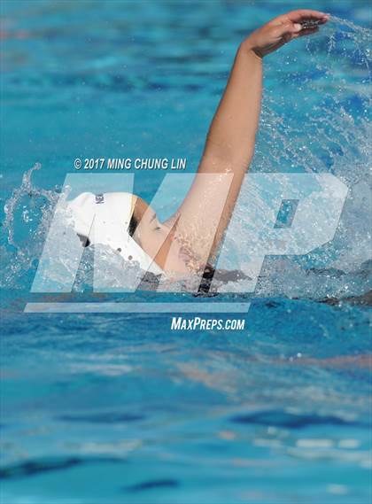 Thumbnail 3 in Newport Harbor vs. Carlsbad (Newport Holiday Cup) photogallery.