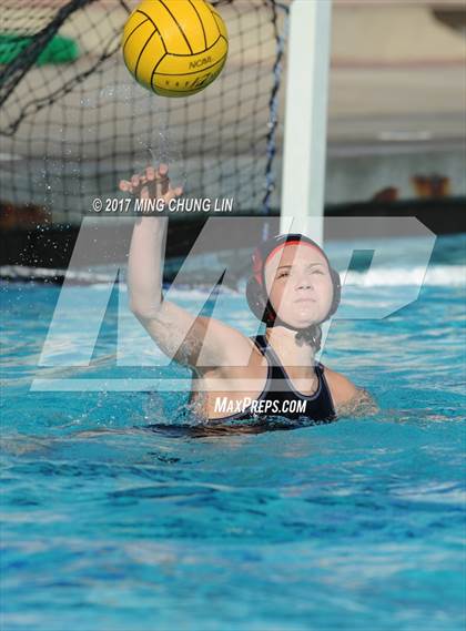 Thumbnail 2 in Newport Harbor vs. Carlsbad (Newport Holiday Cup) photogallery.