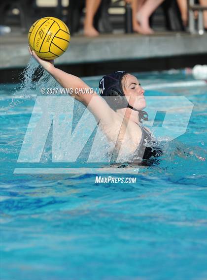 Thumbnail 3 in Newport Harbor vs. Carlsbad (Newport Holiday Cup) photogallery.