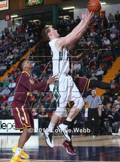 Thumbnail 3 in Mt. Vernon vs Shenendehowa (NYSPHSAA Class AA Semifinal) photogallery.