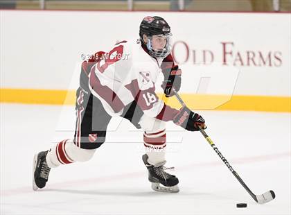 Thumbnail 3 in Loomis Chaffee vs. Gunnery (Avon Christmas Classic) photogallery.