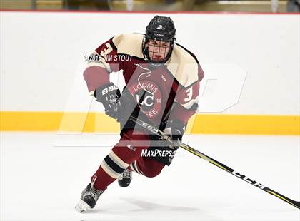 Thumbnail 2 in Loomis Chaffee vs. Gunnery (Avon Christmas Classic) photogallery.