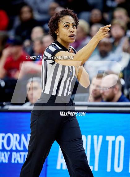Thumbnail 3 in Sage Hill vs Carondelet (CIF State D1 Final) photogallery.