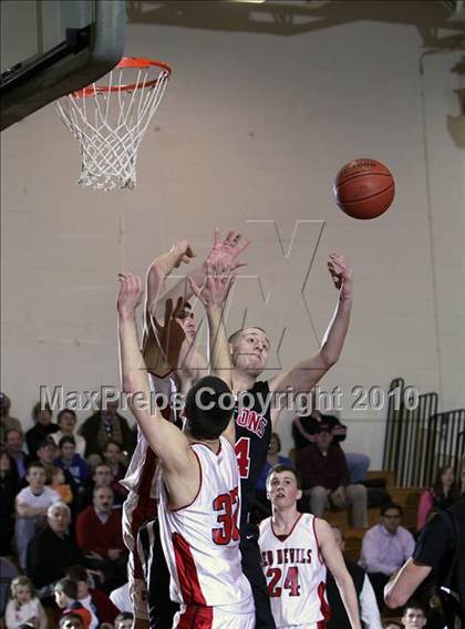 Thumbnail 3 in Niagara-Wheatfield vs Clarence (Section VI AA Prequarterfinal) photogallery.