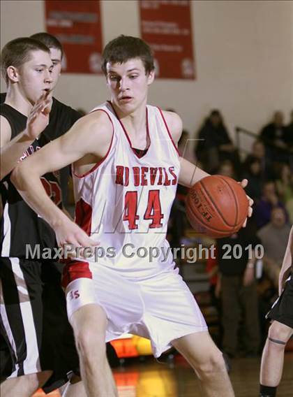 Thumbnail 1 in Niagara-Wheatfield vs Clarence (Section VI AA Prequarterfinal) photogallery.