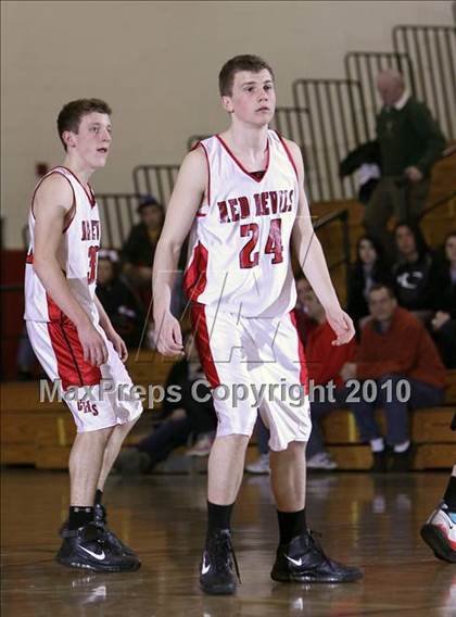 Thumbnail 2 in Niagara-Wheatfield vs Clarence (Section VI AA Prequarterfinal) photogallery.