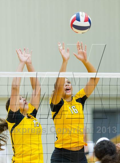 Thumbnail 2 in Brennan vs. Clark (NISD Volleyball Tournament) photogallery.