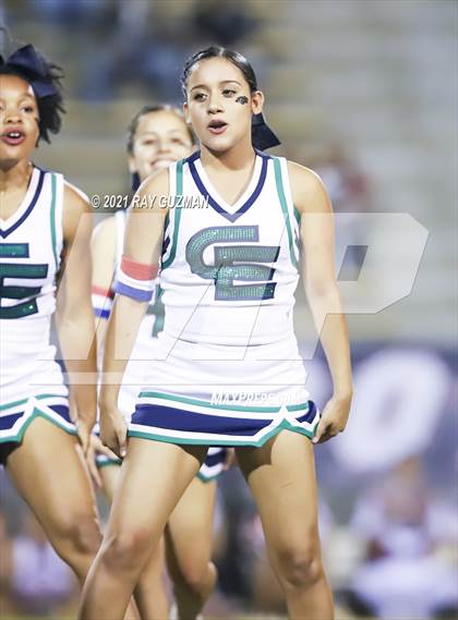 Thumbnail 2 in Sanger vs. Clovis East photogallery.