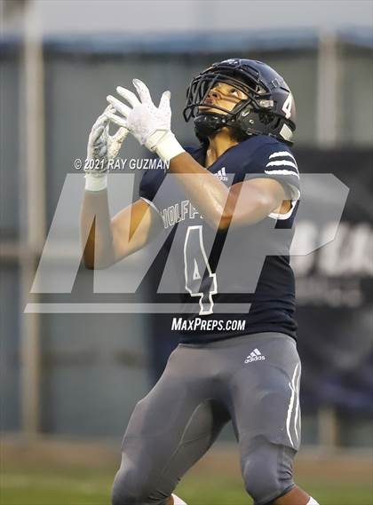 Thumbnail 1 in Sanger vs. Clovis East photogallery.