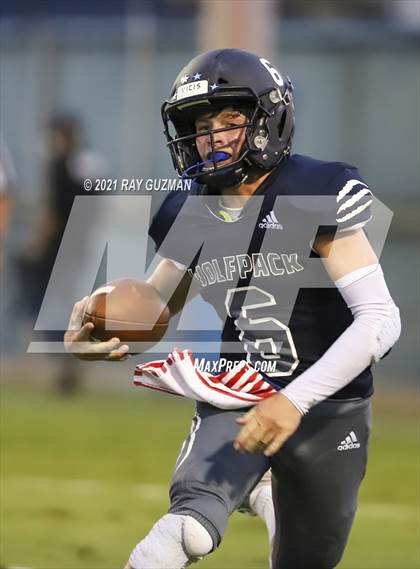 Thumbnail 3 in Sanger vs. Clovis East photogallery.