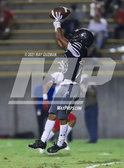 Thumbnail 3 in Sanger vs. Clovis East photogallery.