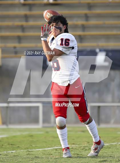 Thumbnail 2 in Sanger vs. Clovis East photogallery.