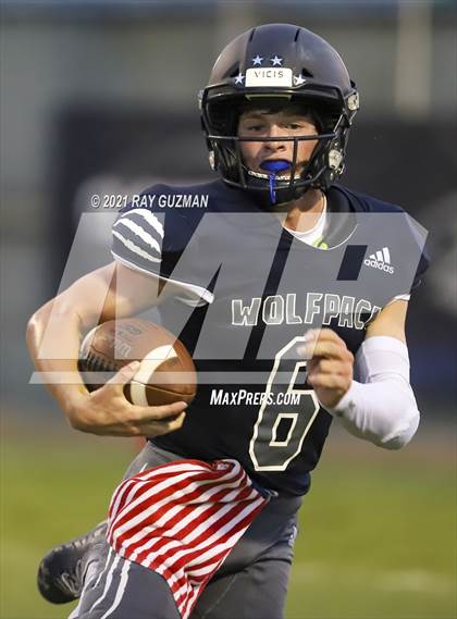 Thumbnail 2 in Sanger vs. Clovis East photogallery.