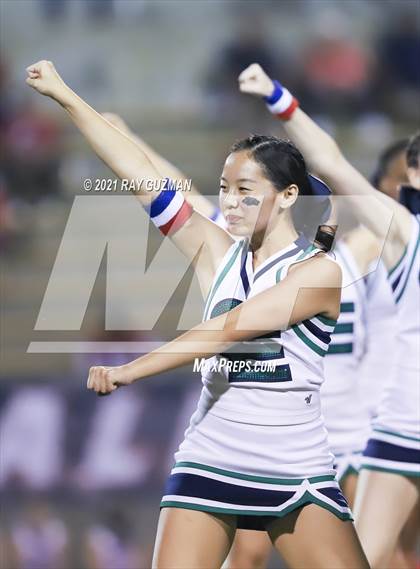 Thumbnail 2 in Sanger vs. Clovis East photogallery.