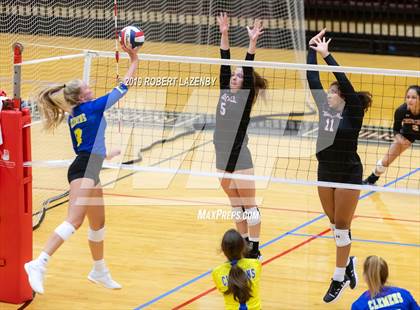 Thumbnail 1 in Churchill vs. Clemens  photogallery.